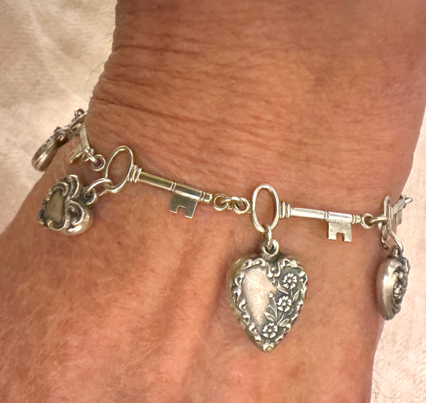 Adorable Key Link Bracelet with Heart Charms