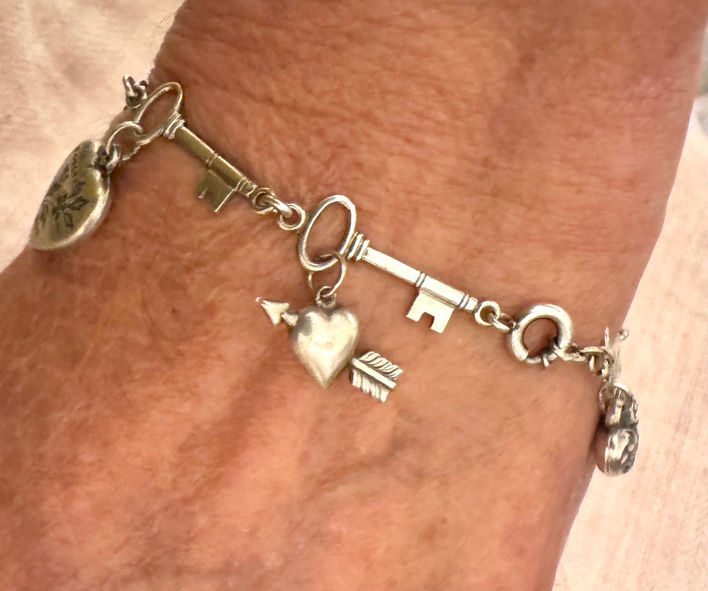Adorable Key Link Bracelet with Heart Charms