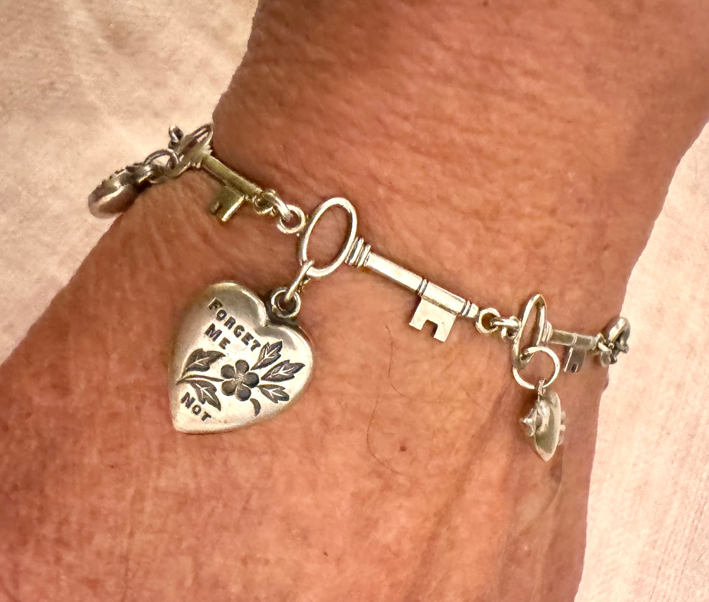Adorable Key Link Bracelet with Heart Charms