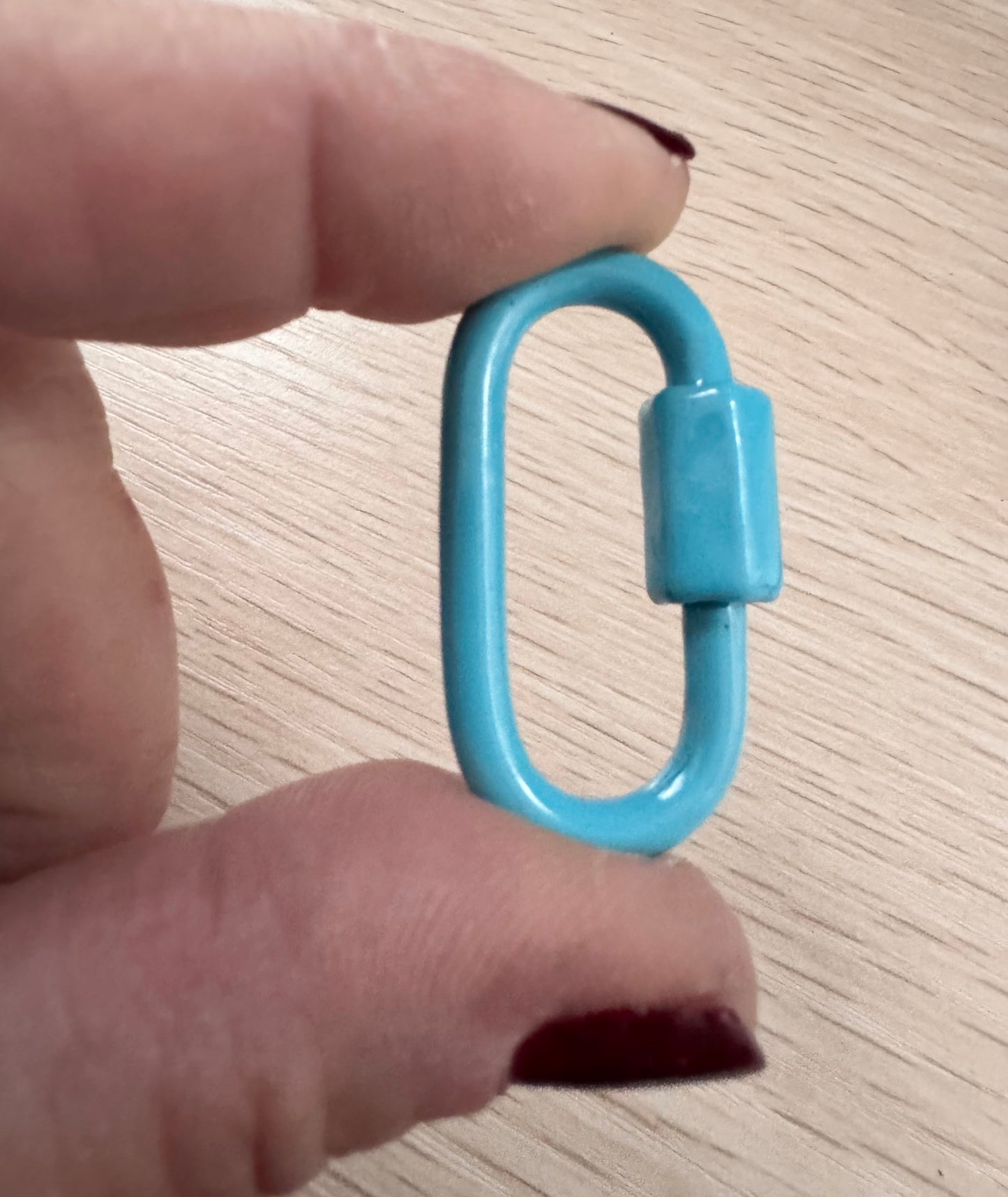 Single and 2-color Quick Screws