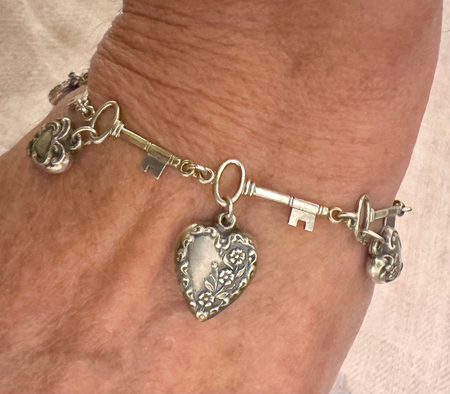 Adorable Key Link Bracelet with Heart Charms