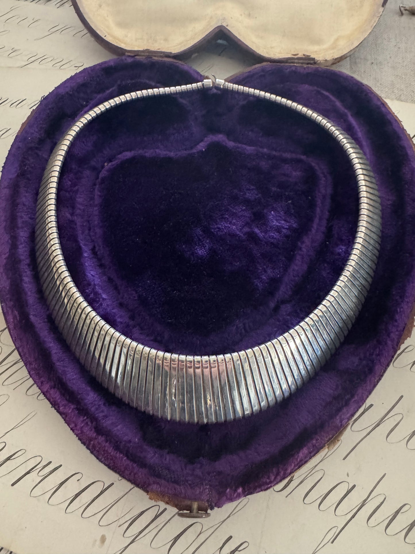 Bold and Elegant Graduated Omega Collar