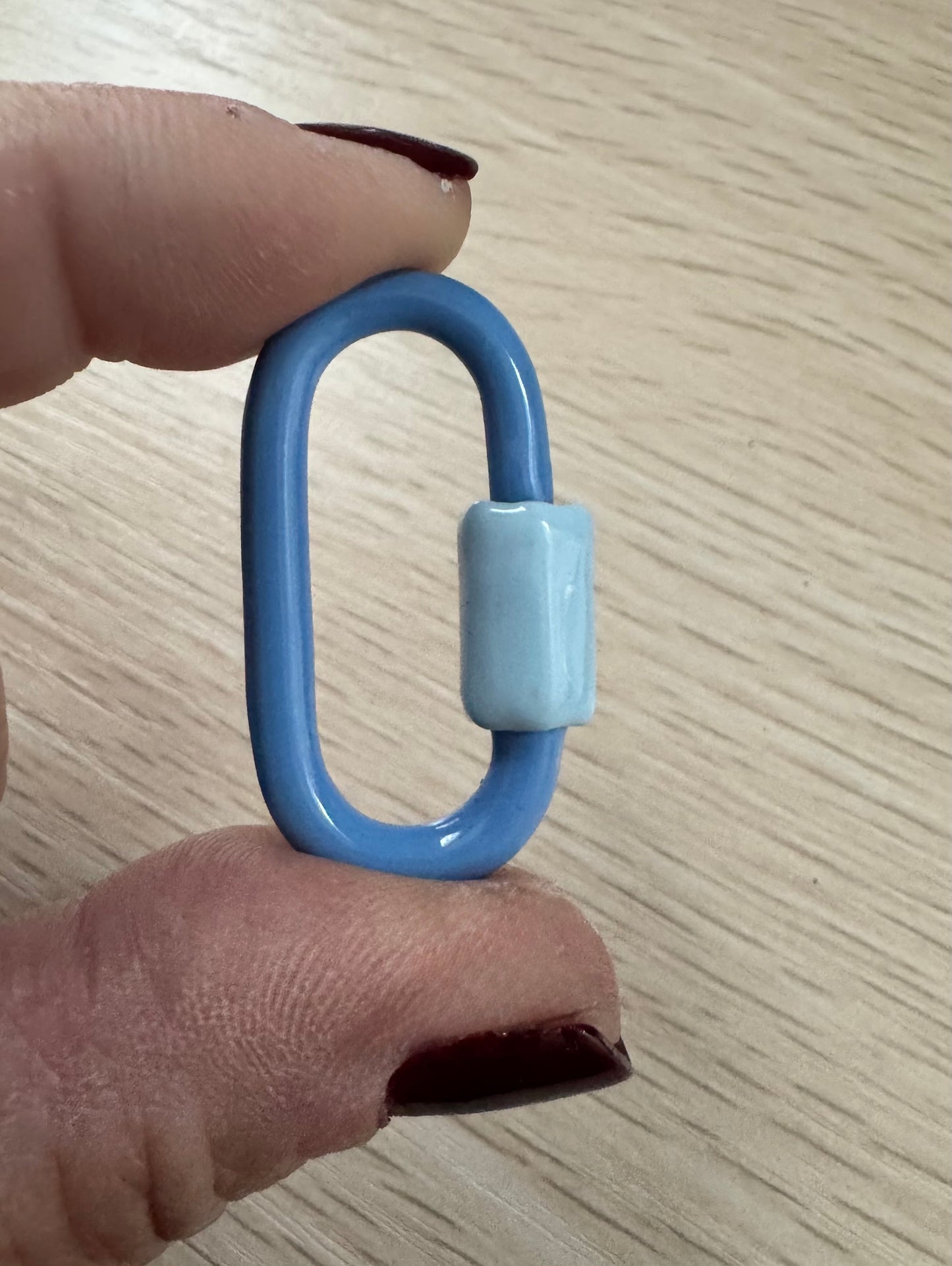 Single and 2-color Quick Screws