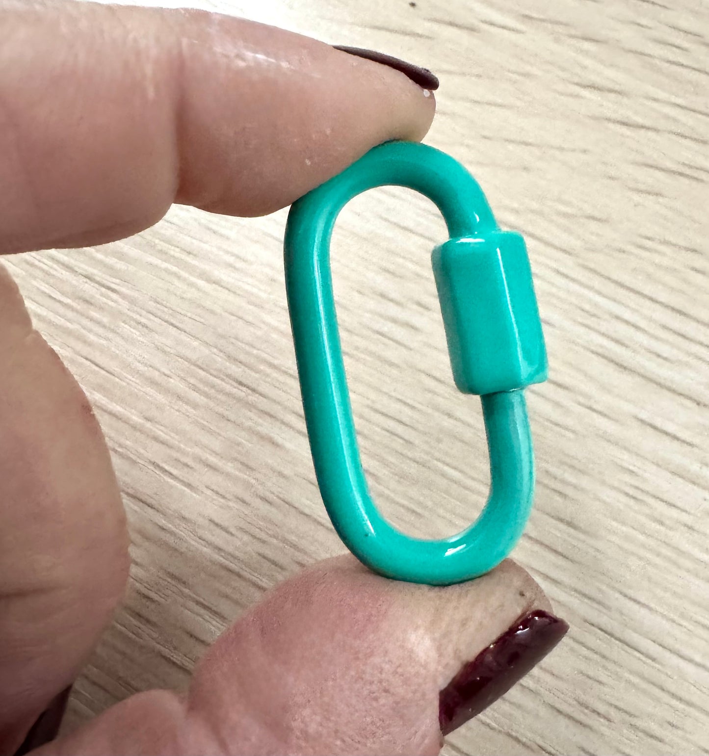 Single and 2-color Quick Screws