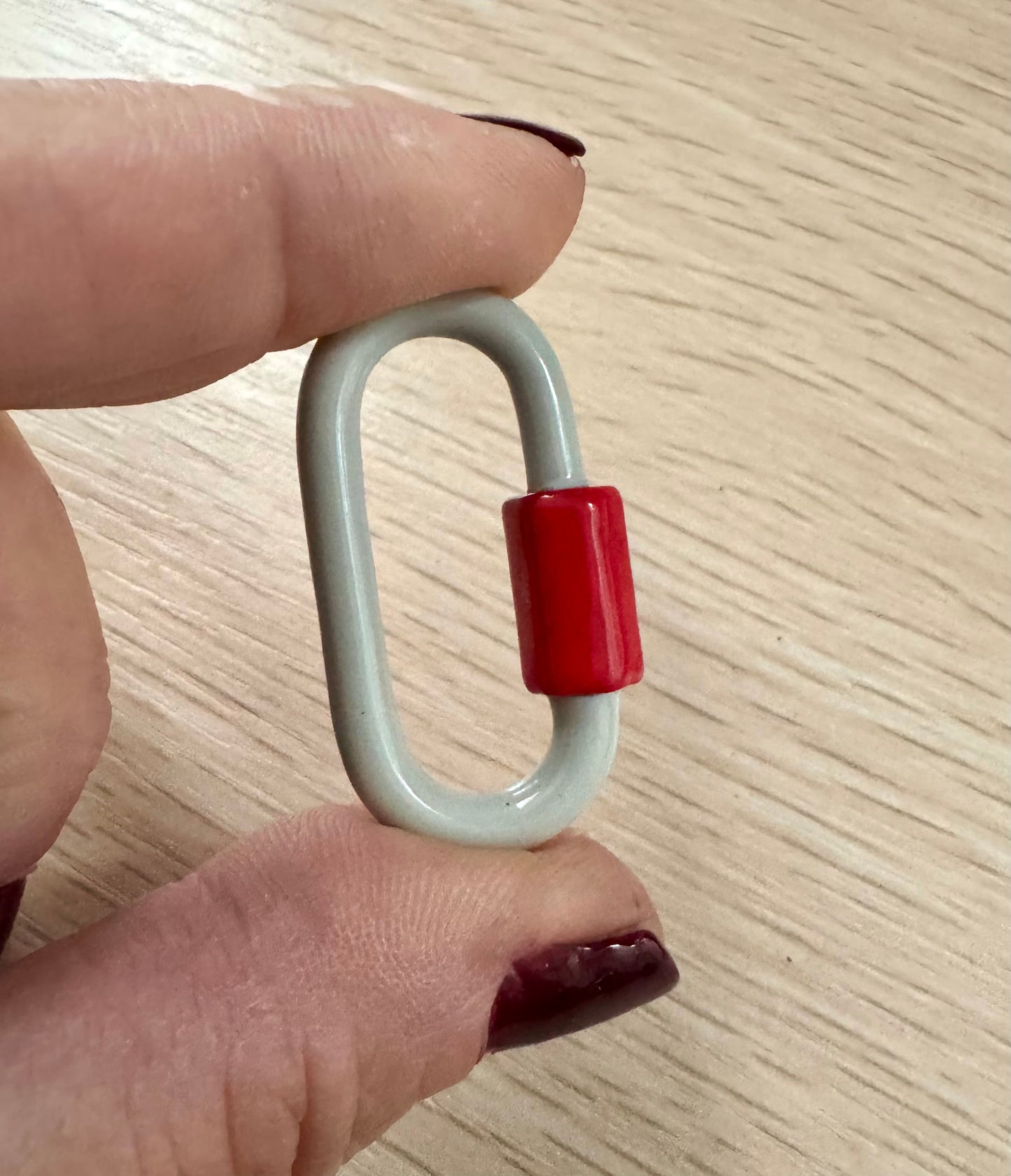 Single and 2-color Quick Screws