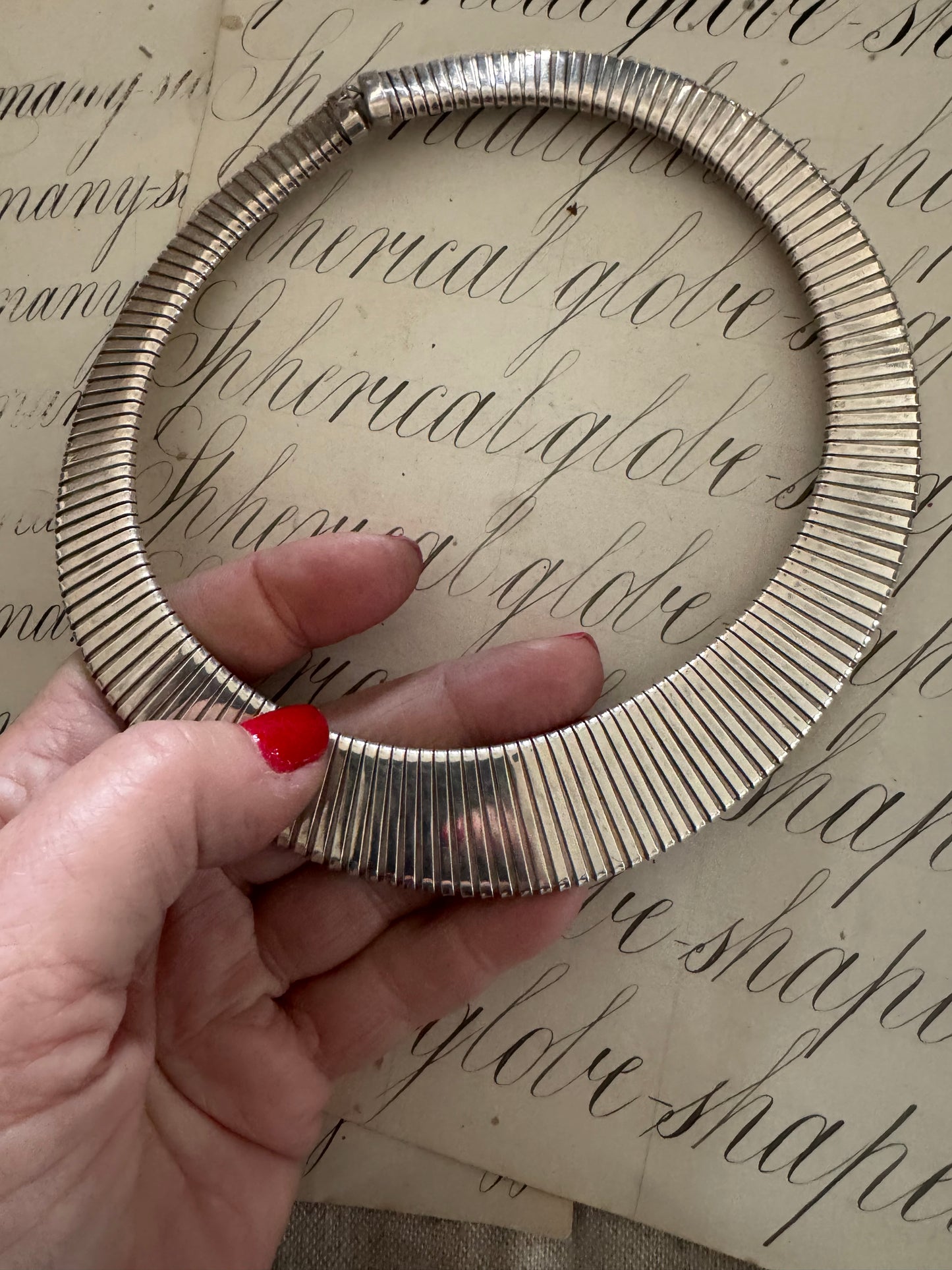Bold and Elegant Graduated Omega Collar