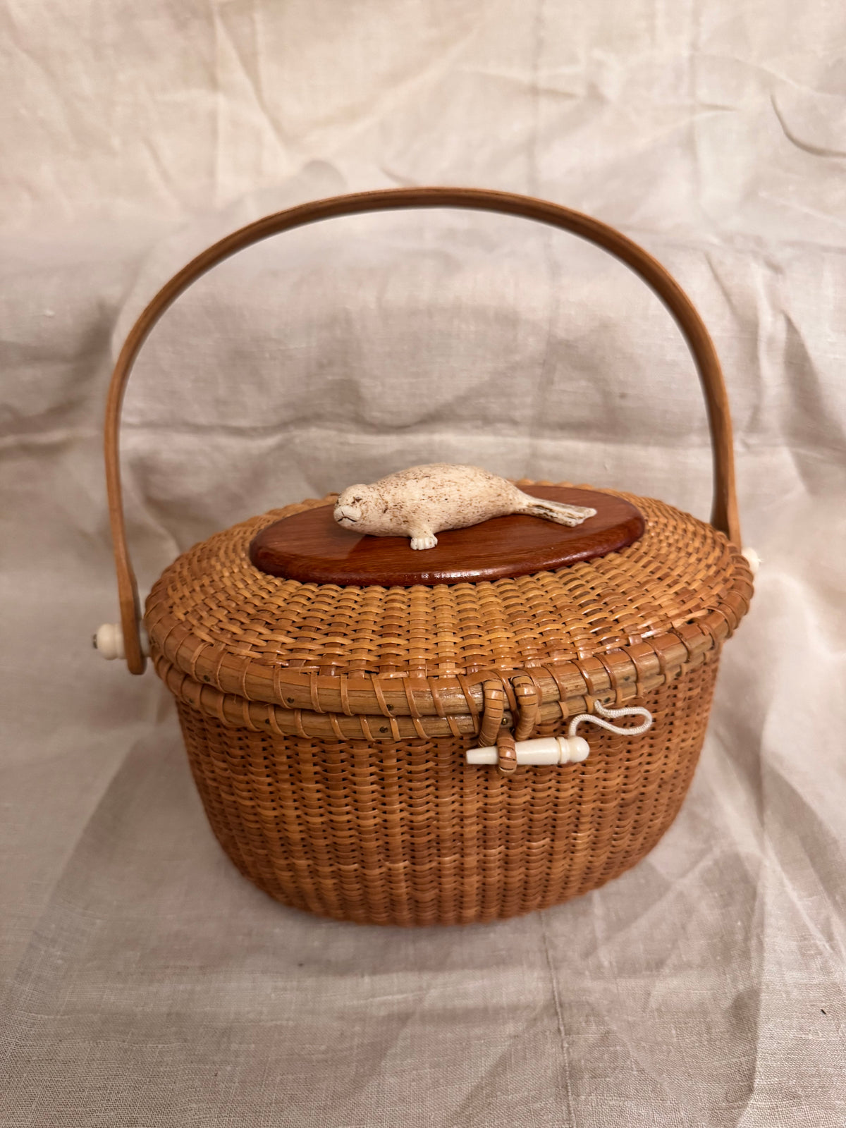 Large Oval Nantucket Basket with Faux Ivory 3-Dimensional Nantucket Harbor Seal