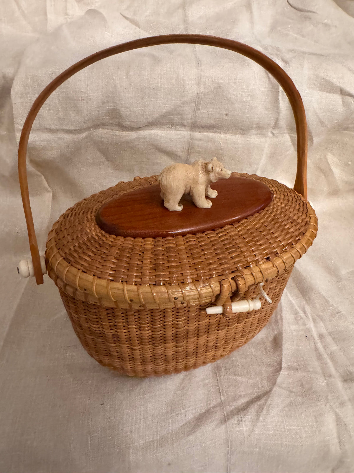 Large Oval Nantucket Basket with Faux Ivory 3-Dimensional Standing Bear
