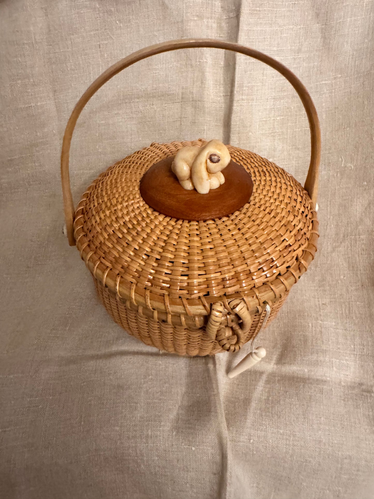 Medium Round Basket with Faux Ivory 3-Dimensional Lop Eared Bunny on the lid