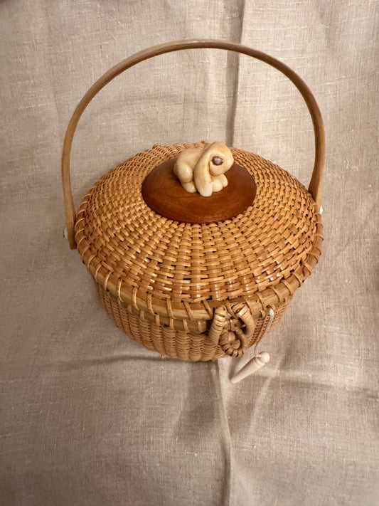 Medium Round Basket with Faux Ivory 3-Dimensional Lop Eared Bunny on the lid