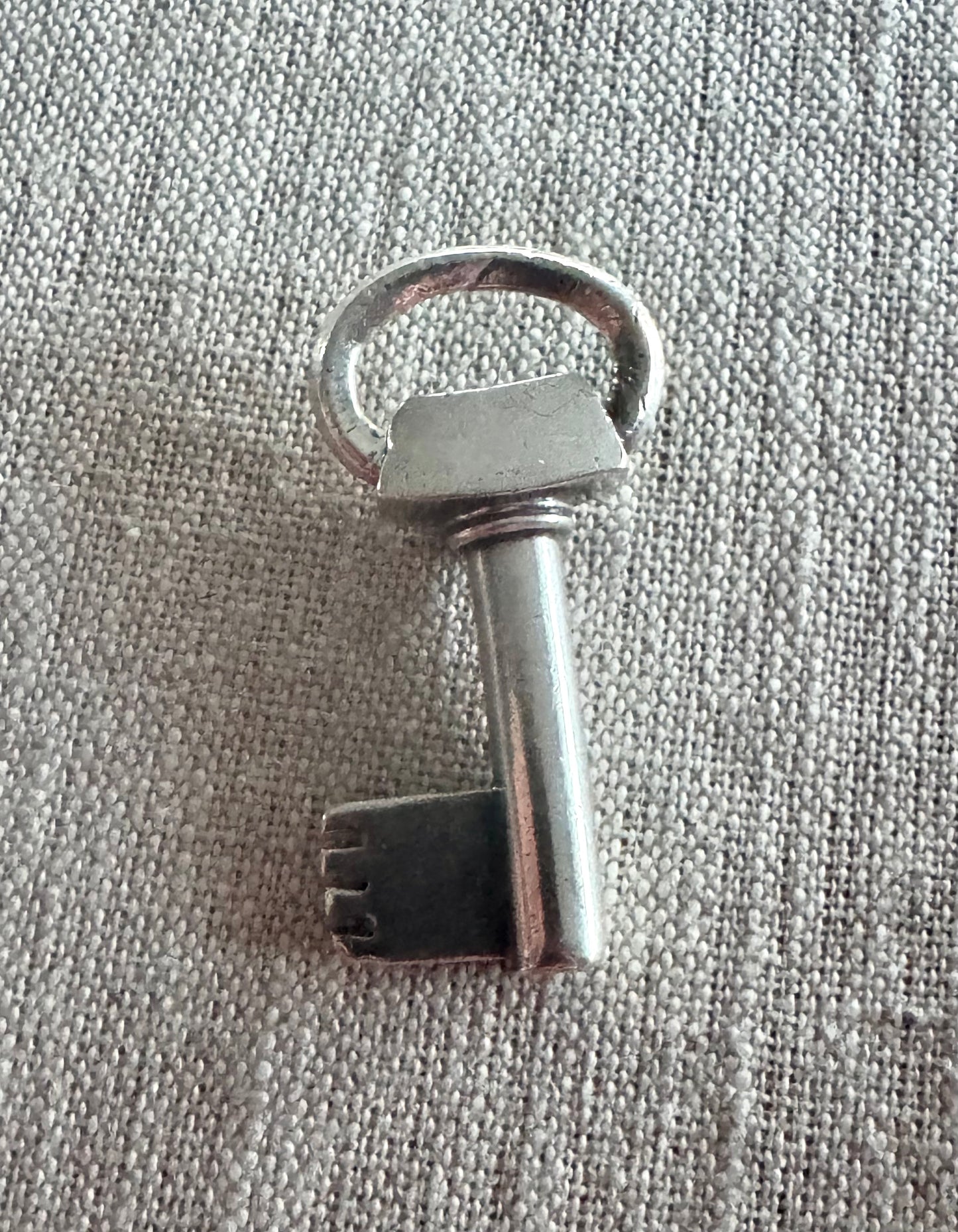 incredible chunky and heavy Sterling silver key connector