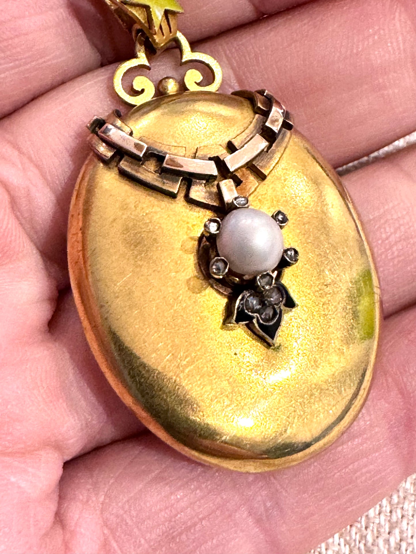 14k Gold Antique Locket with Diamond and Pearl