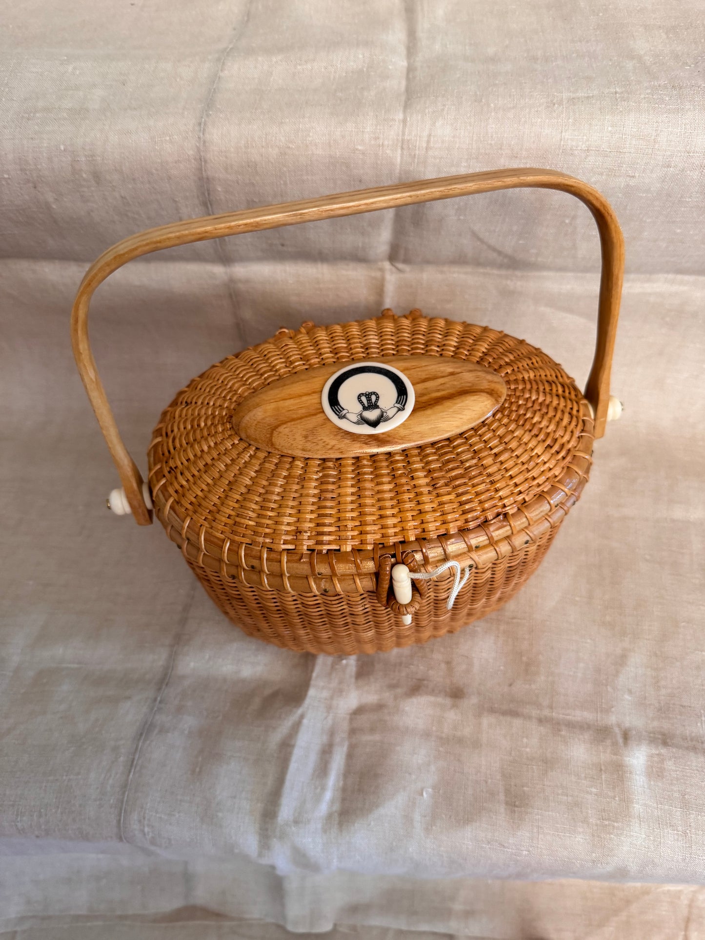 Large Oval Nantucket Basket with Beautiful Reproduction Claddagh Scrimshaw