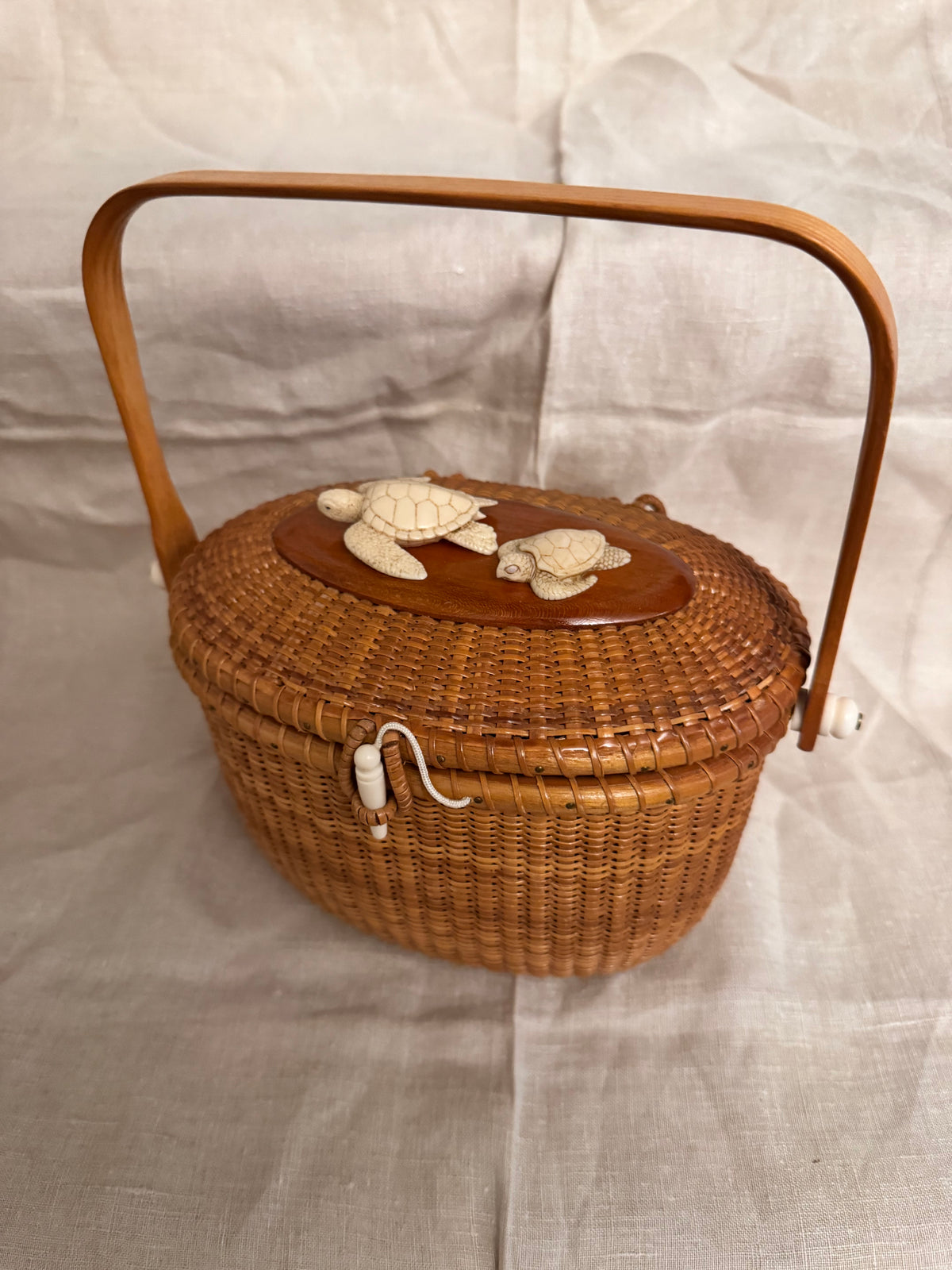 Large Oval Nantucket Basket with 2 Faux Ivory 3-Dimensional Turtles