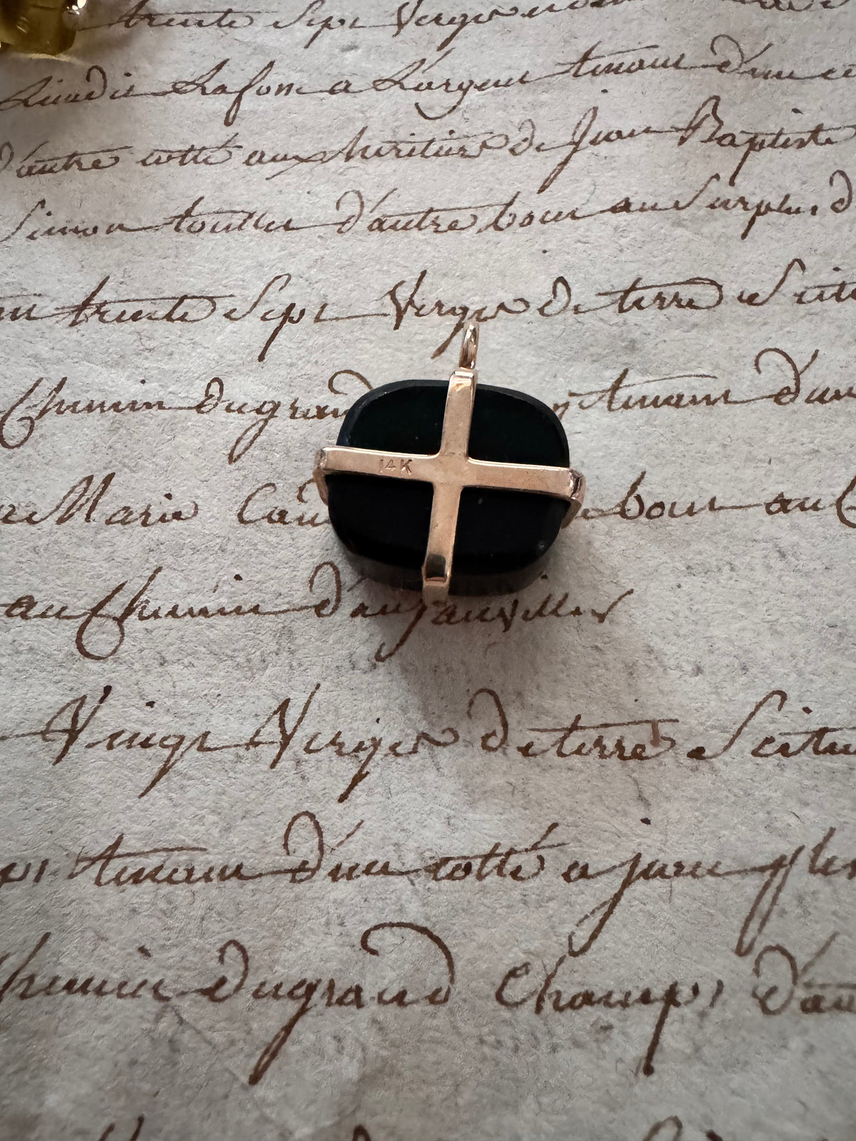 Antique Glass Seal “AUT VINCERE…”