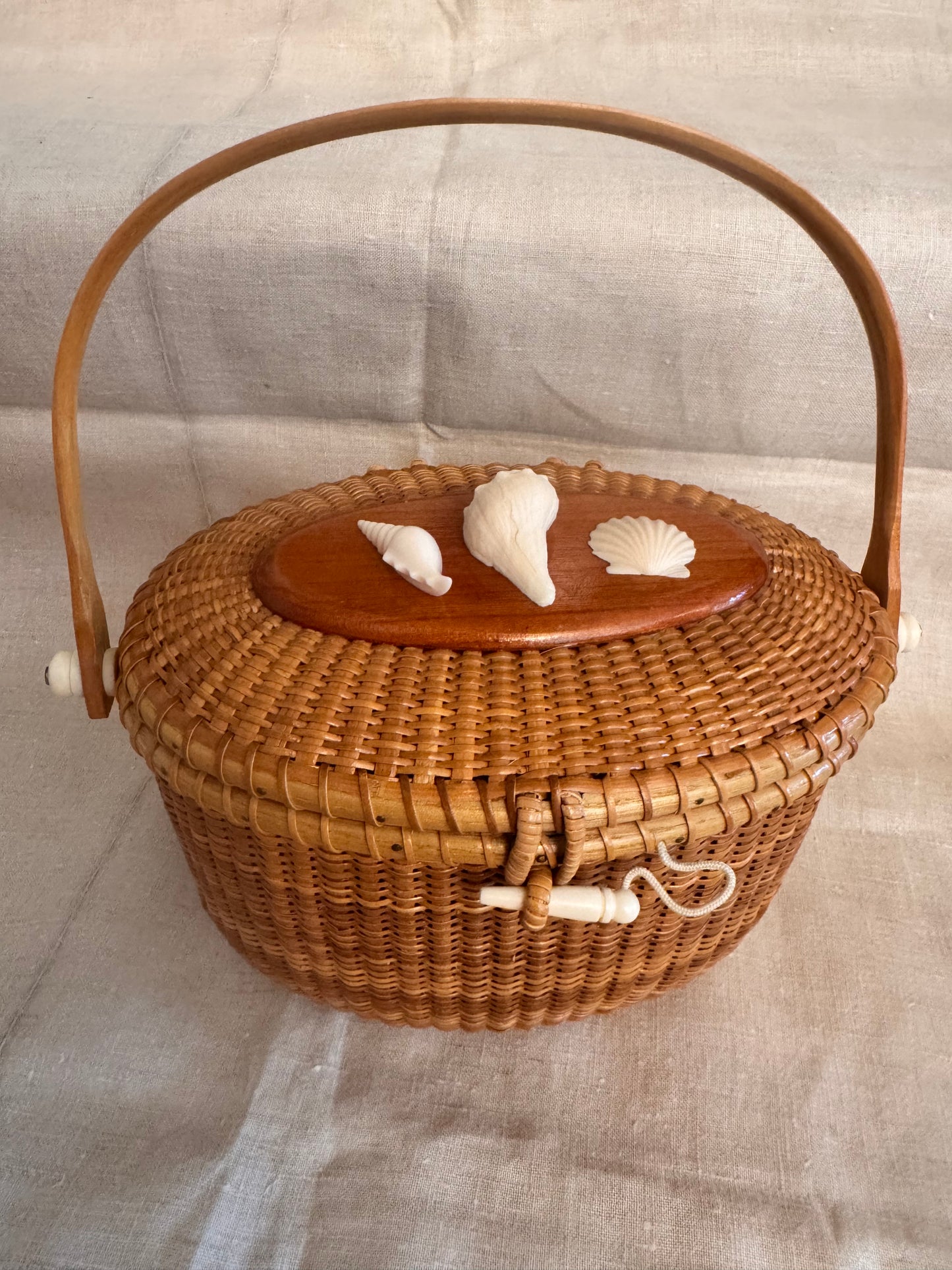 Large Oval Nantucket Basket with 3 Beautiful Faux Ivory Carved Shells