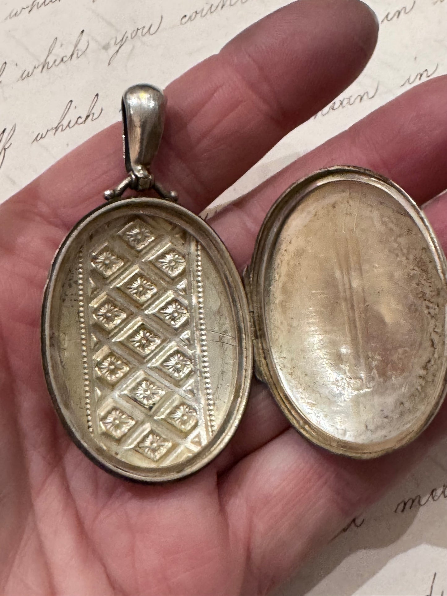 Very Fine Victorian English Locket
