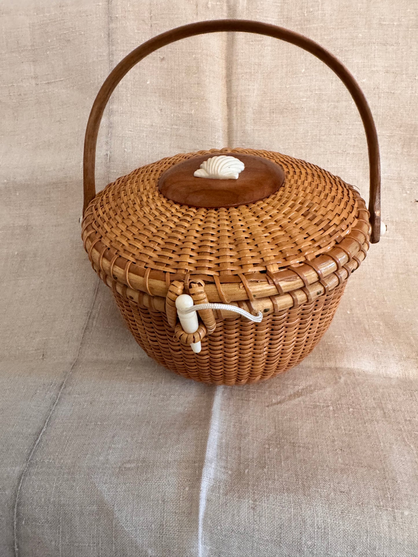 Medium Round Basket with Carved Shell