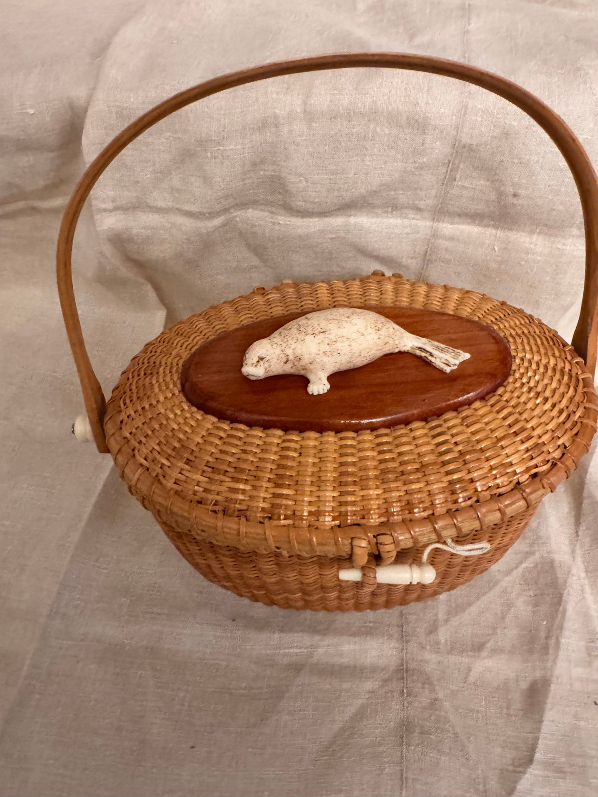 Large Oval Nantucket Basket with Faux Ivory 3-Dimensional Nantucket Harbor Seal