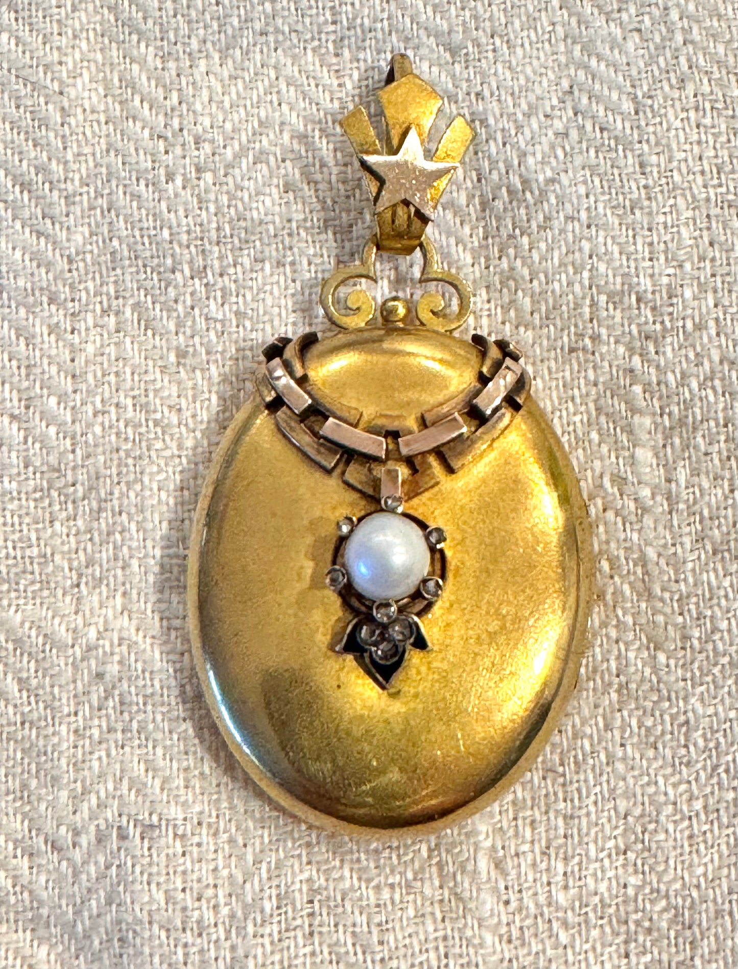 14k Gold Antique Locket with Diamond and Pearl