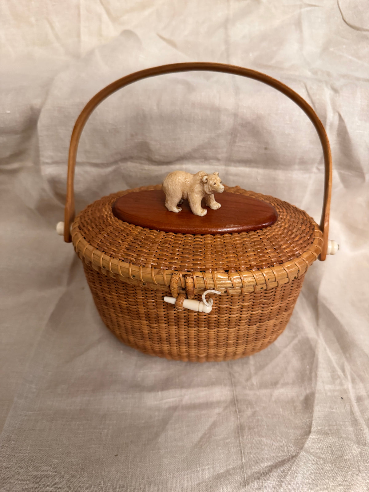 Large Oval Nantucket Basket with Faux Ivory 3-Dimensional Standing Bear