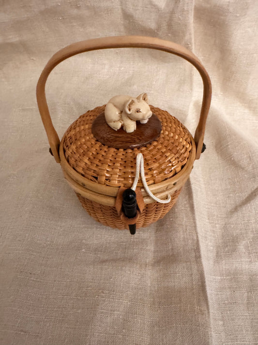 Mini Round Nantucket Basket with Three Dimensional Faux Ivory Piglet