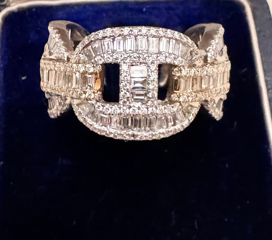 Spectacular Diamond Gucci Style Ring