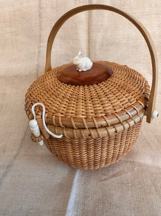Medium Round Basket with Carved Bunny