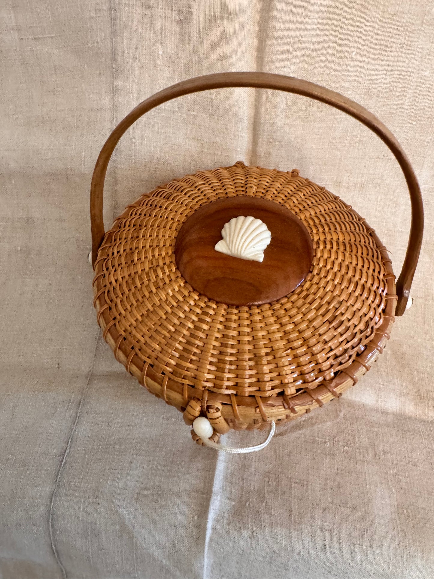 Medium Round Basket with Carved Shell