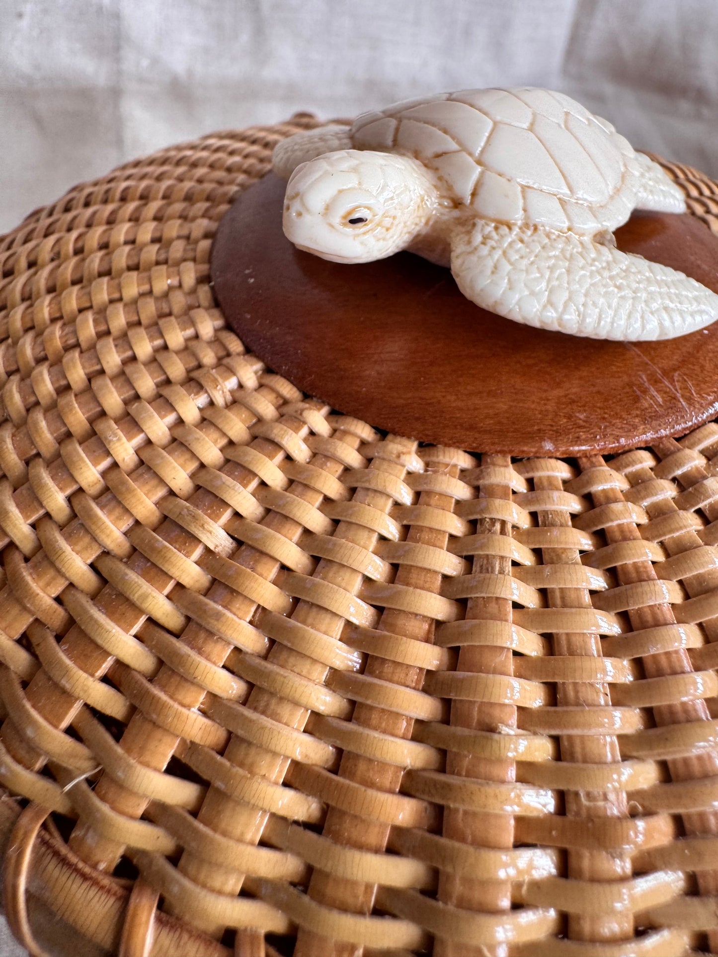Medium Round Basket with Faux Ivory 3-Dimensional Turtle
