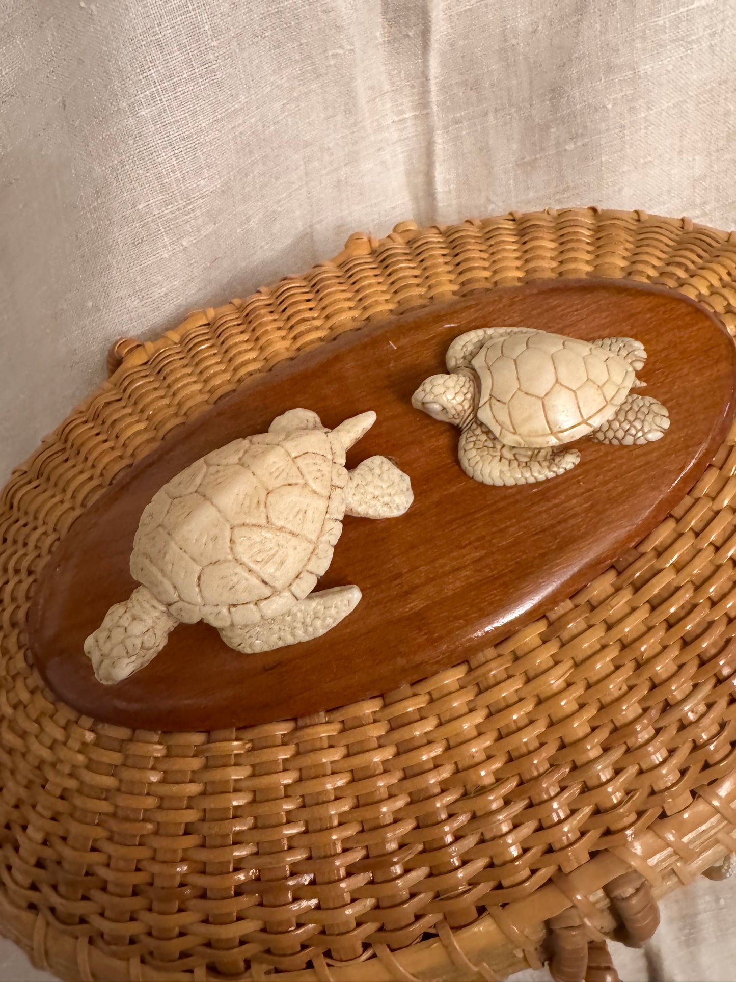 Large Oval Nantucket Basket with 2 Faux Ivory 3-Dimensional Turtles