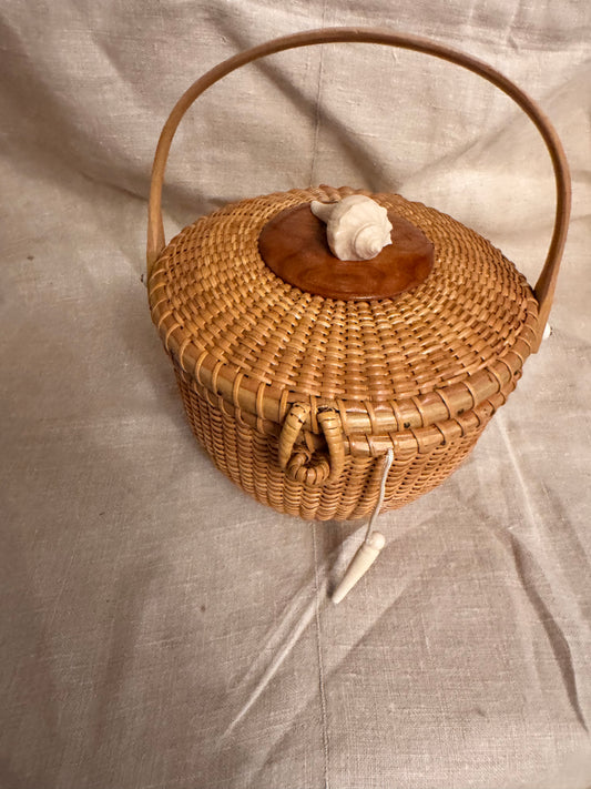 Medium Round Basket with Large Faux Ivory Shell