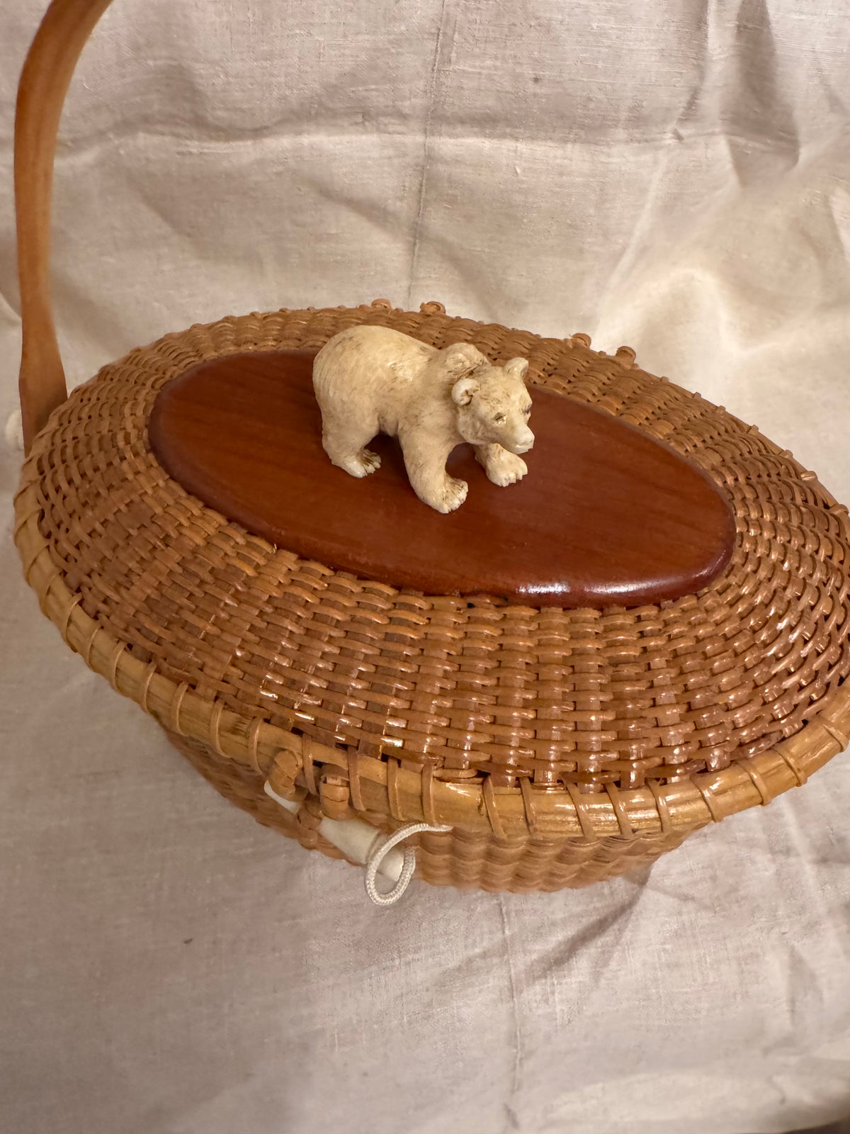 Large Oval Nantucket Basket with Faux Ivory 3-Dimensional Standing Bear
