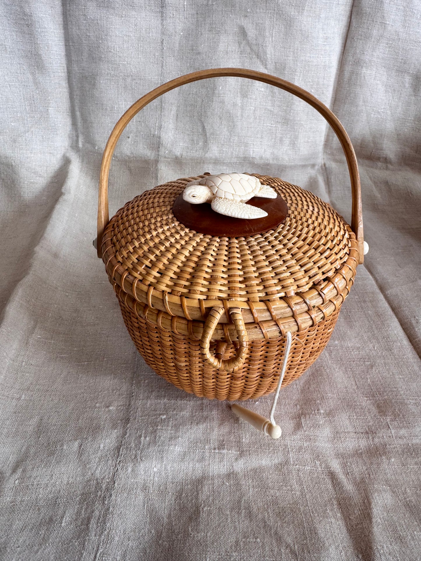 Medium Round Basket with Faux Ivory 3-Dimensional Turtle