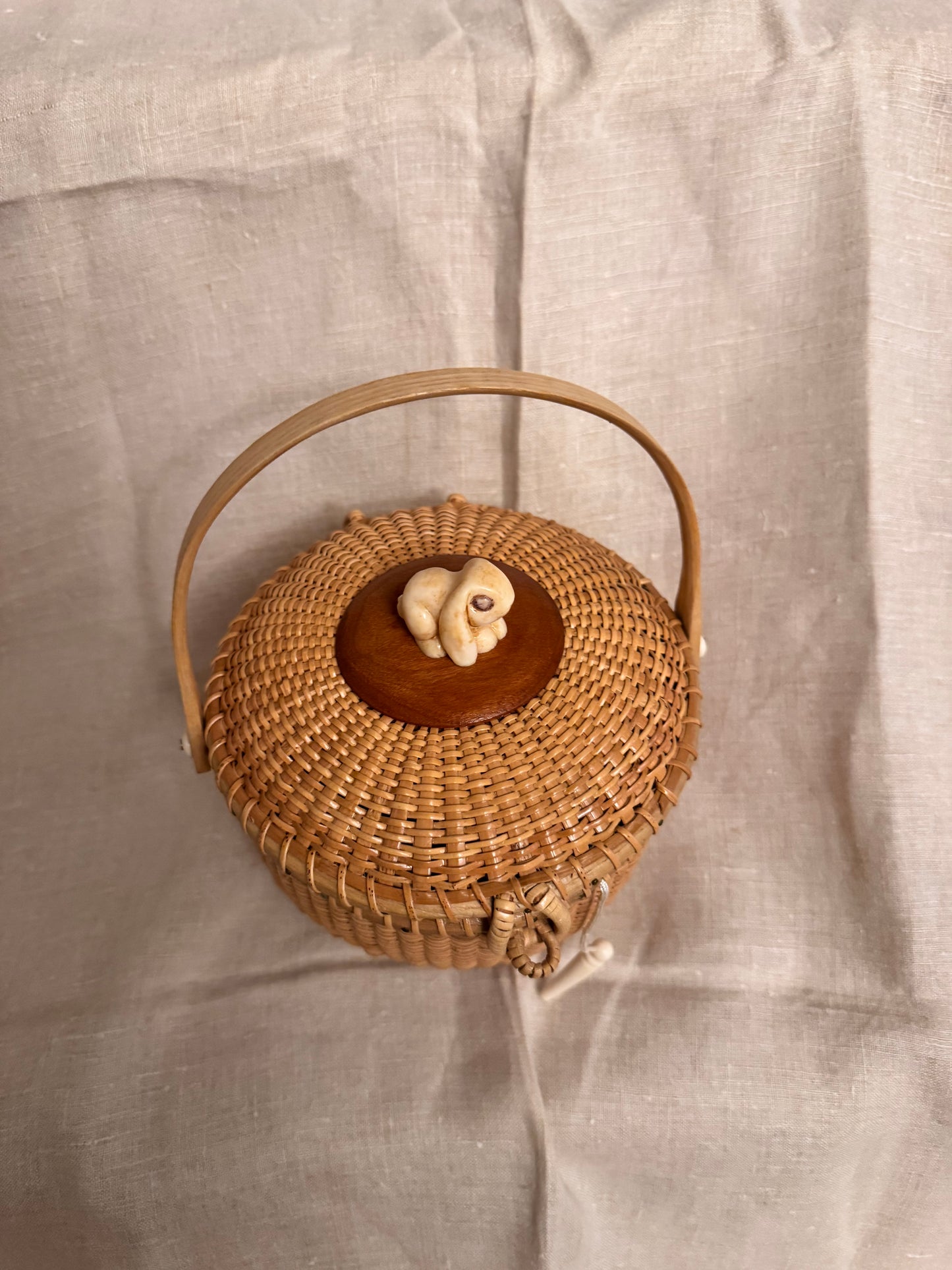 Medium Round Basket with Faux Ivory 3-Dimensional Lop Eared Bunny on the lid