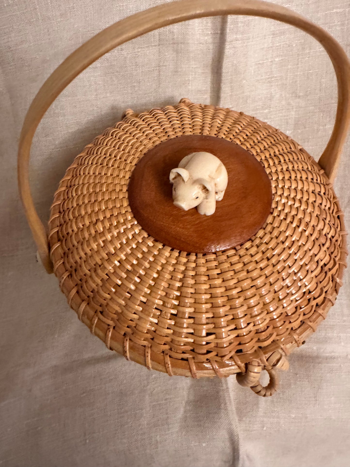 Medium Round Basket with Faux Ivory 3-Dimensional Piglet on the lid