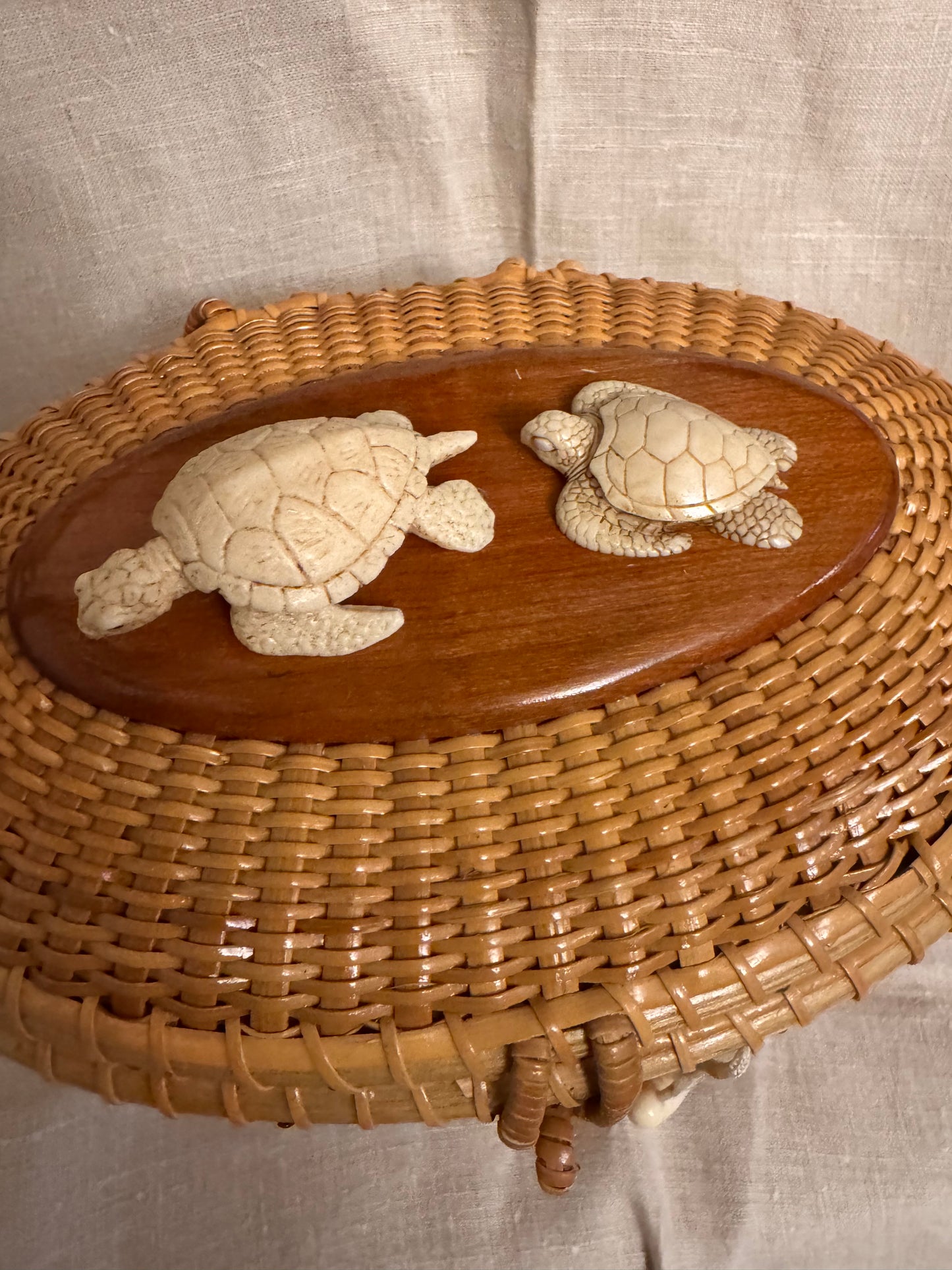 Large Oval Nantucket Basket with 2 Faux Ivory 3-Dimensional Turtles