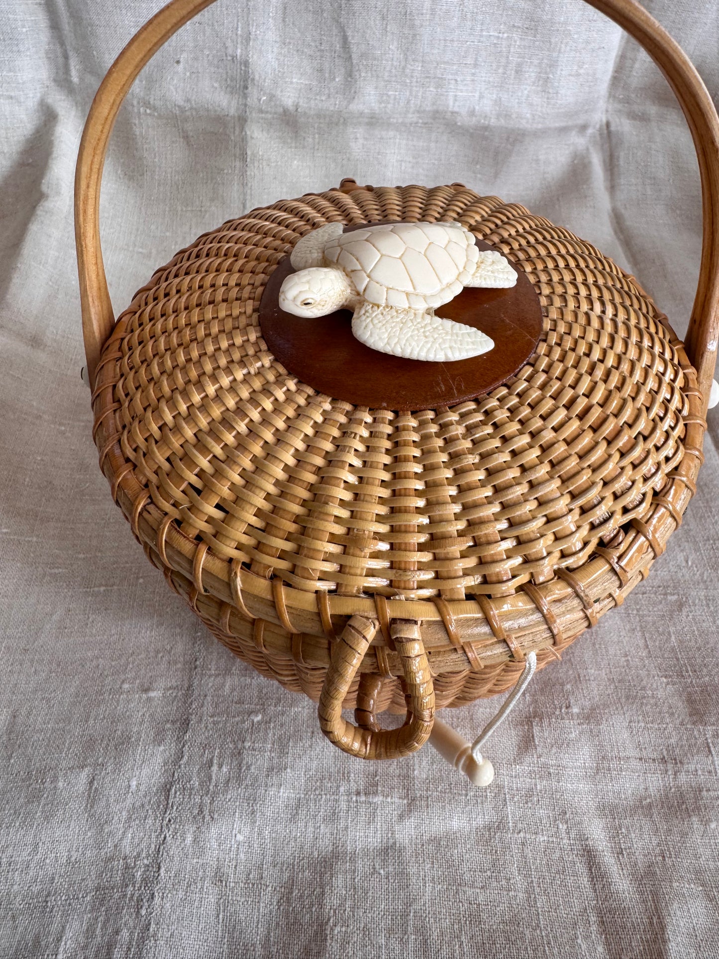 Medium Round Basket with Faux Ivory 3-Dimensional Turtle