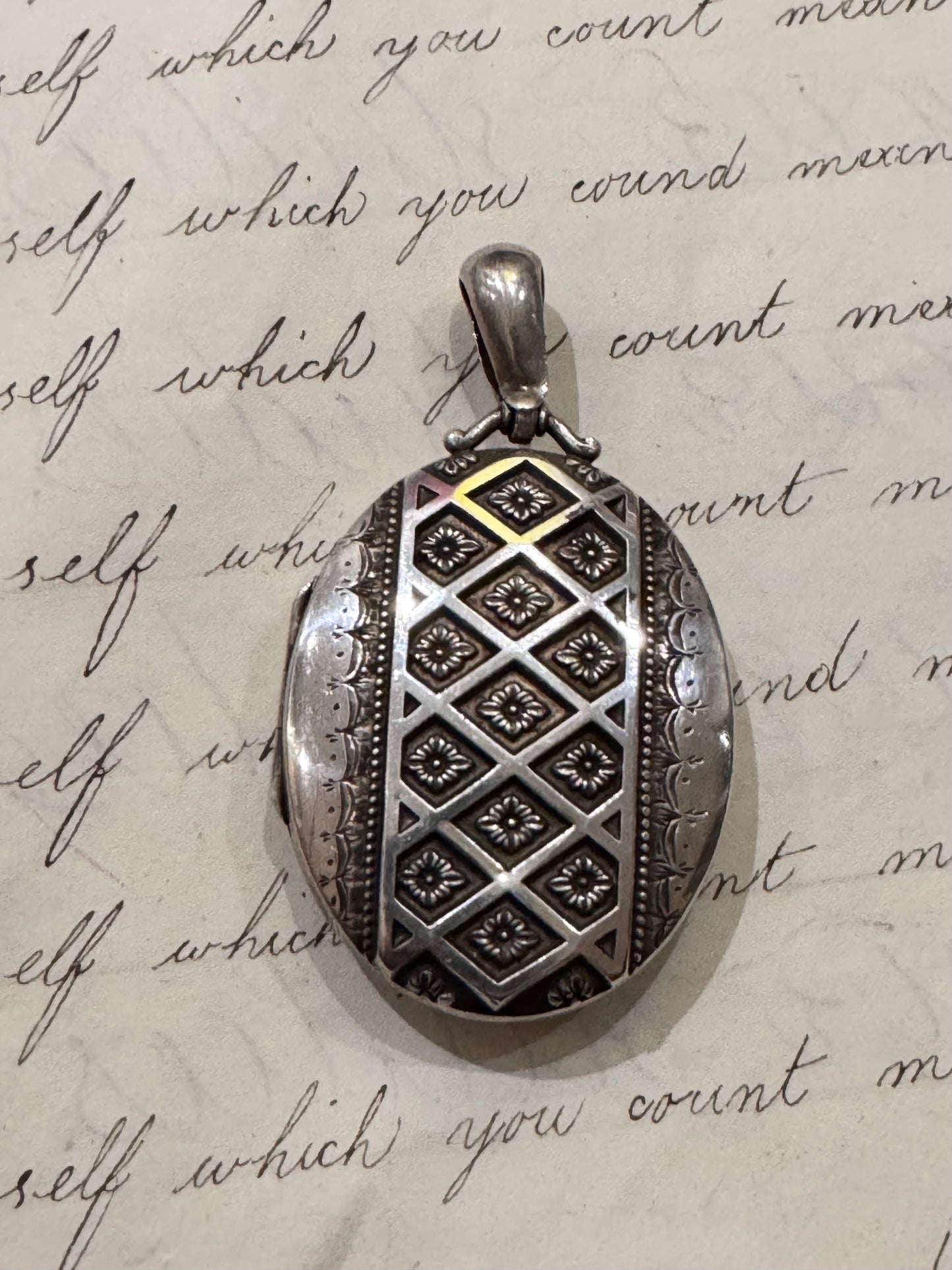 Very Fine Victorian English Locket