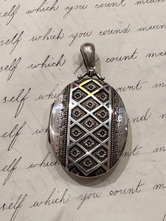 Very Fine Victorian English Locket