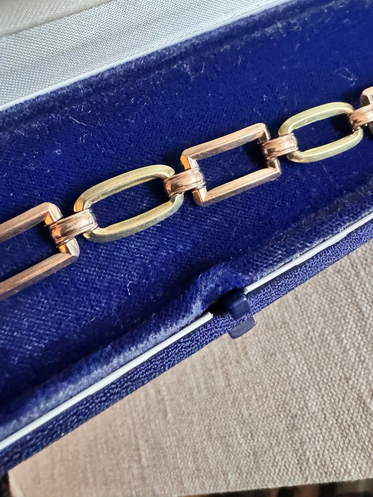 Beautiful Vintage Alternating Oval and Rectangular Link Bracelet
