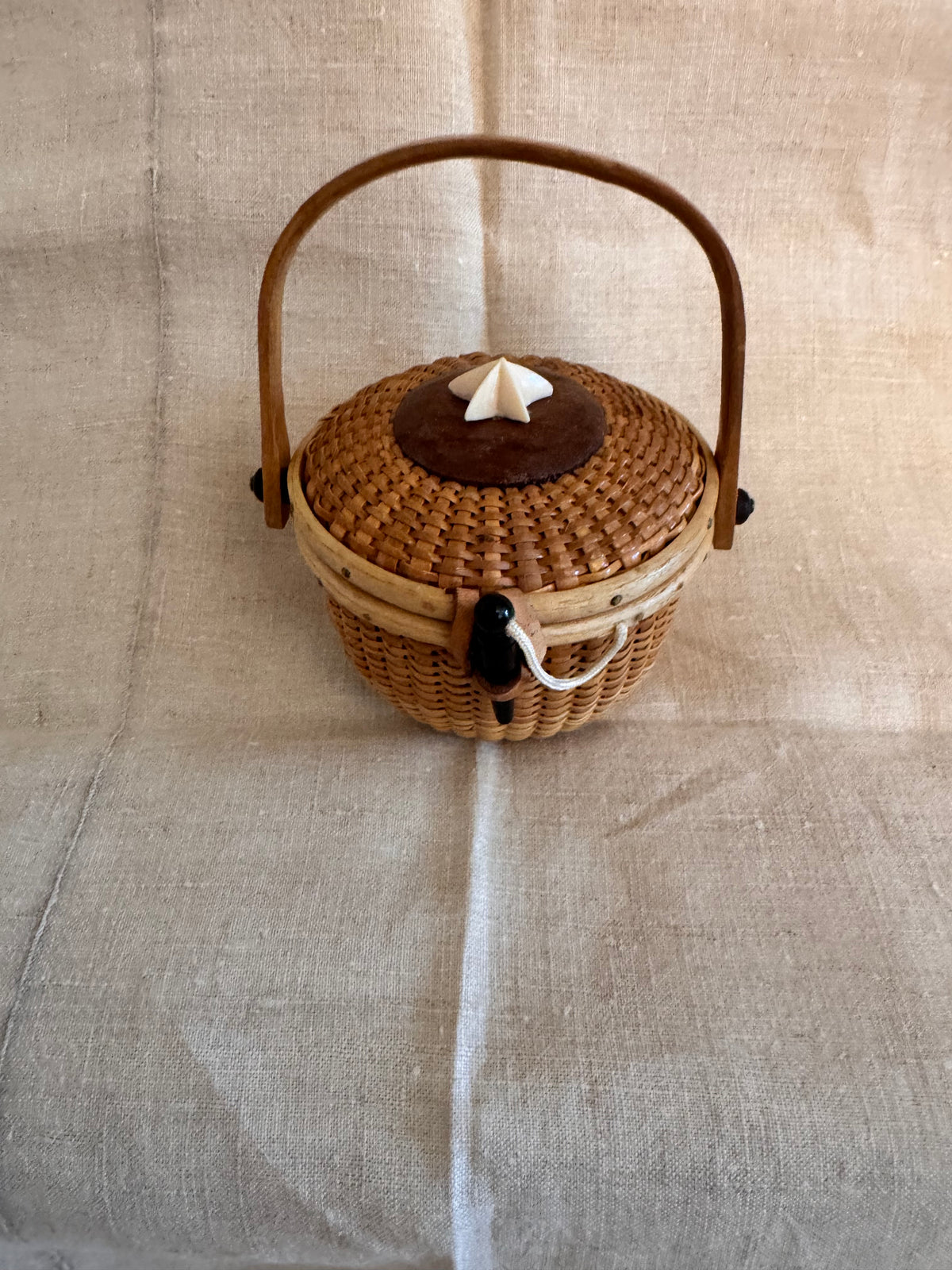 Mini Round Nantucket Basket with Star