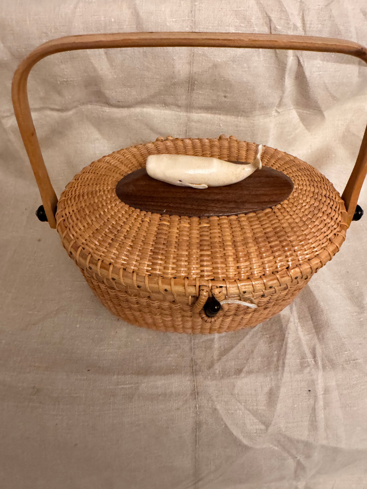 Large Oval Nantucket Basket with Classic Faux Ivory 3-Dimensional Whale with Black Walnut Plaque