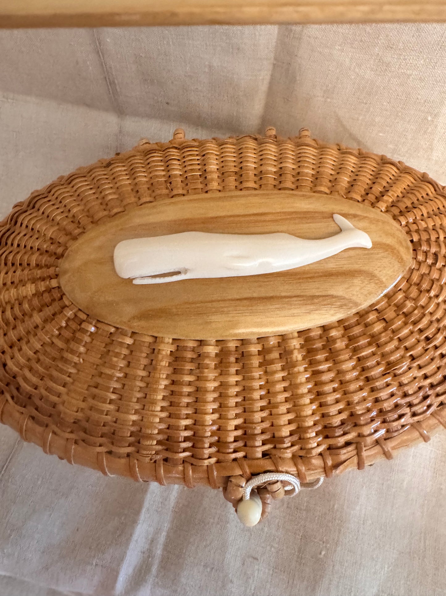 Large Oval Nantucket Basket with Classic Faux Ivory Large Whale