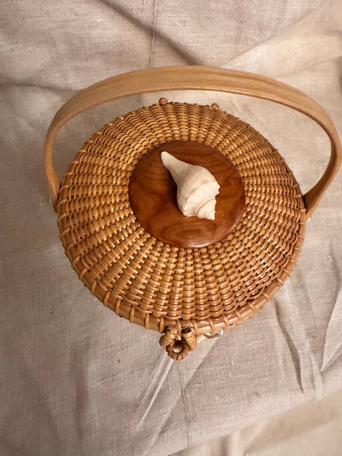 Medium Round Basket with Large Faux Ivory Shell