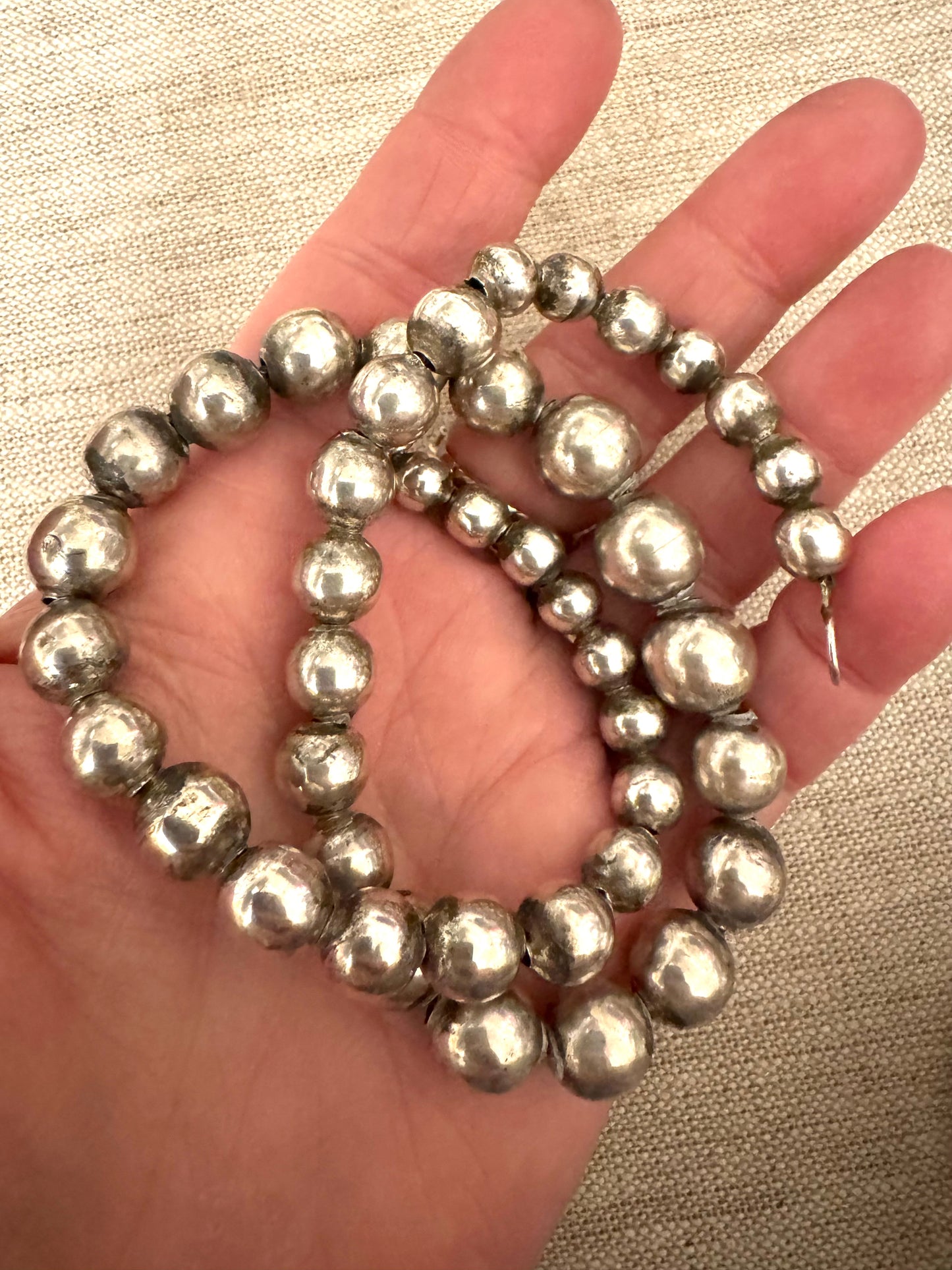Stunning Vintage Graduated Silver Ball Bead Necklace