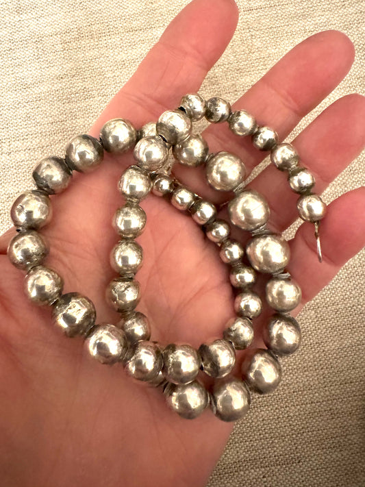Stunning Vintage Graduated Silver Ball Bead Necklace