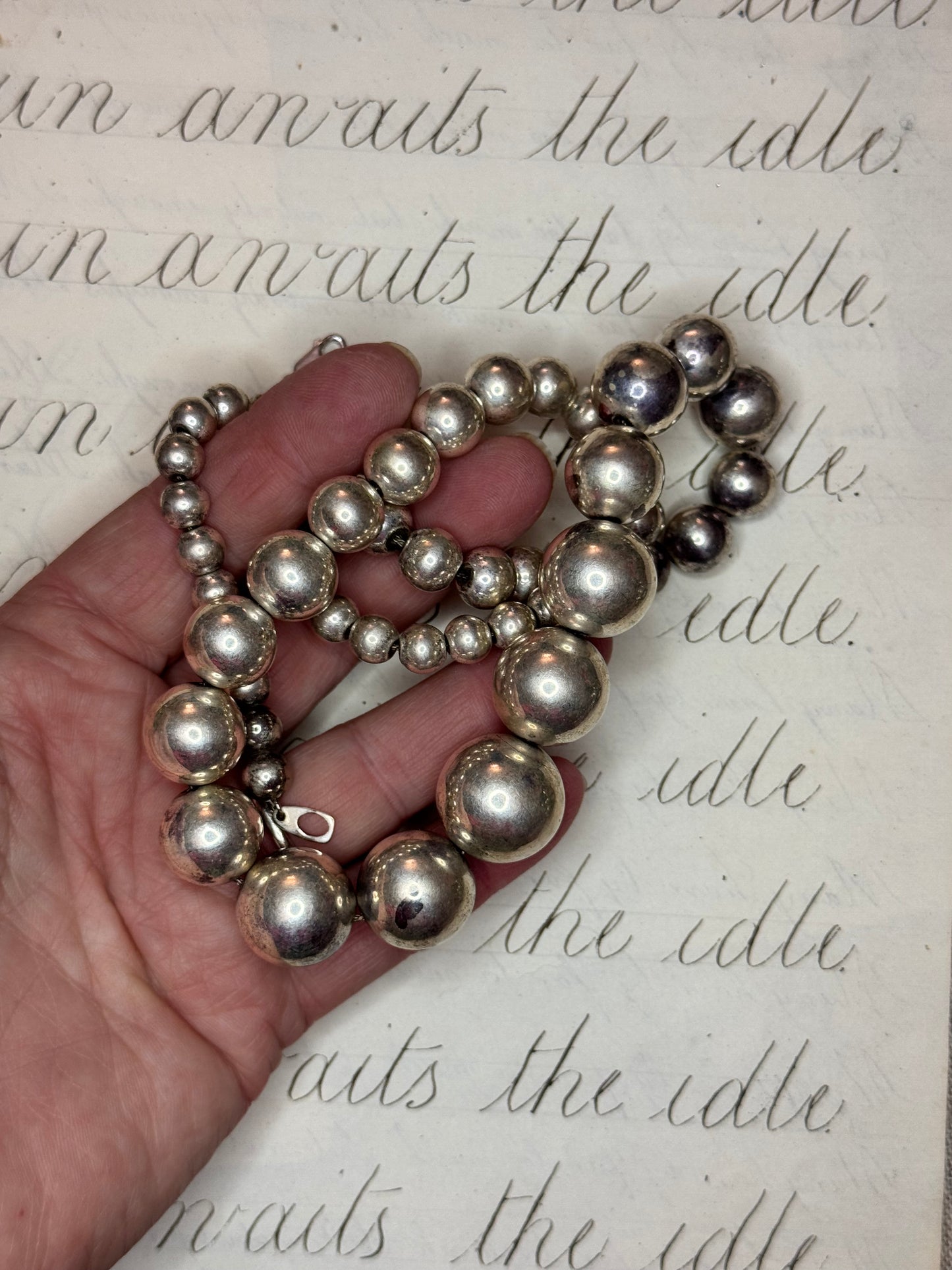 Stunning Vintage Graduated Silver Ball Bead Necklace