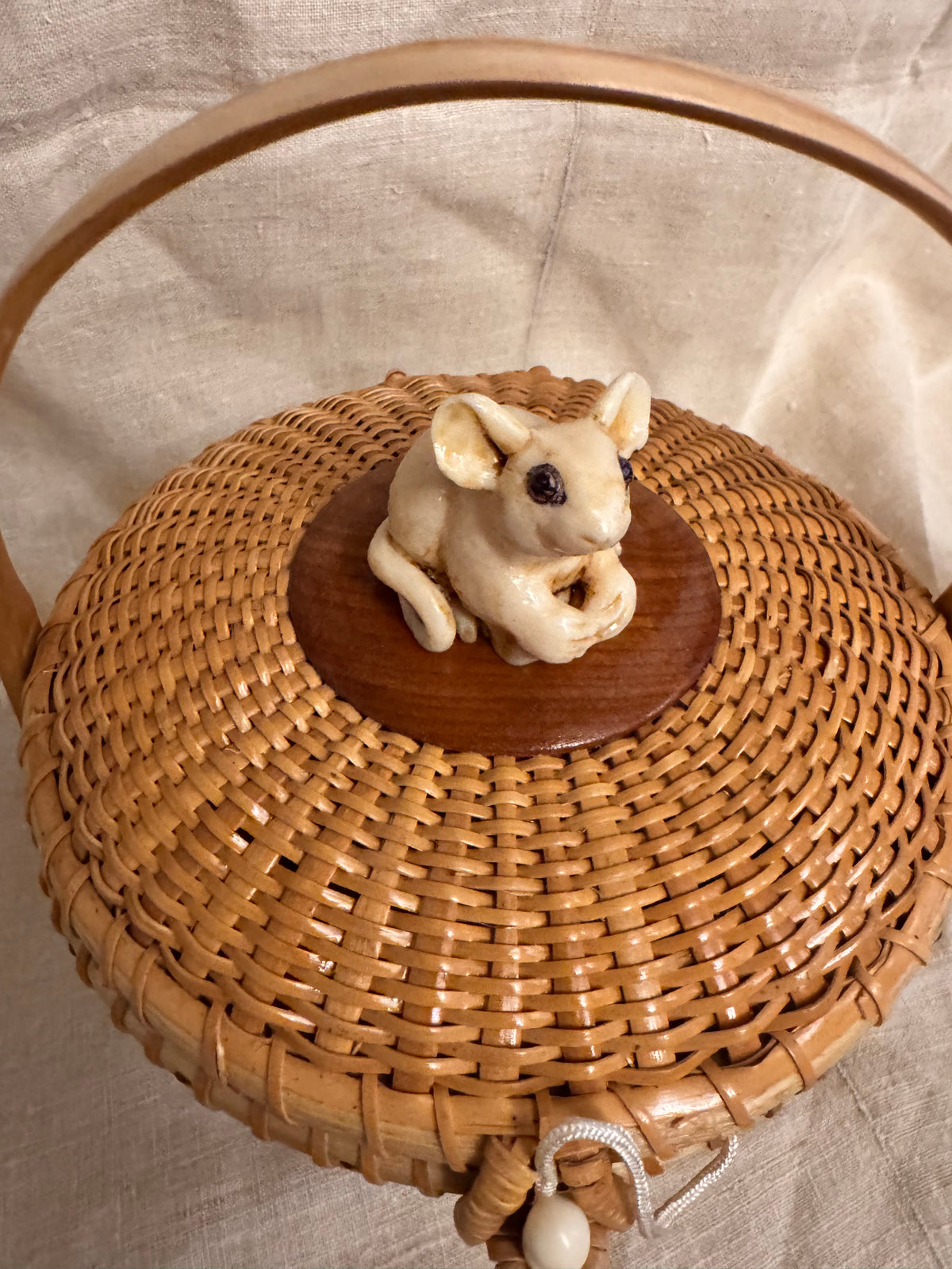 Medium Round Basket with Faux Ivory 3-Dimensional Mouse on the Lid