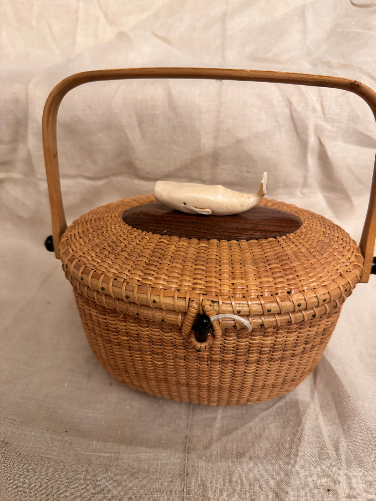 Large Oval Nantucket Basket with Classic Faux Ivory 3-Dimensional Whale with Black Walnut Plaque